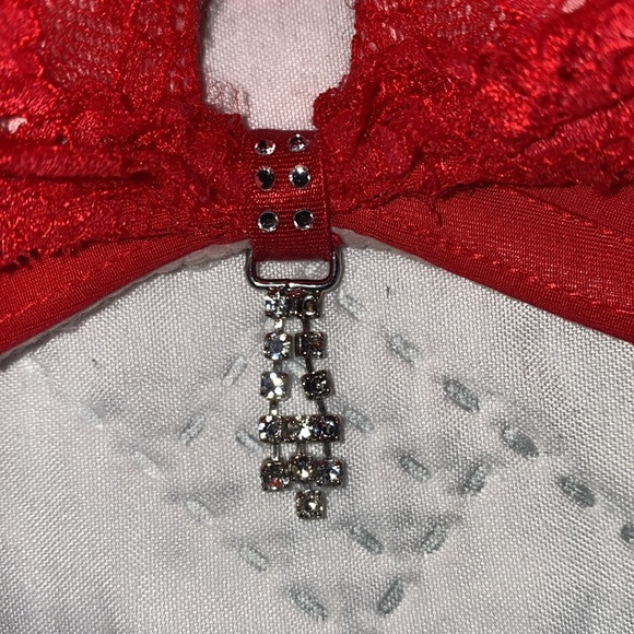 Victoria’s Secret Bra - Picture 2 of 6